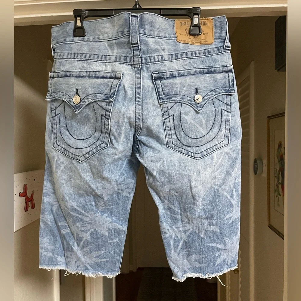 True Religion Men's Straight Flap Cut-Off Shorts-Indigo Grove EUC